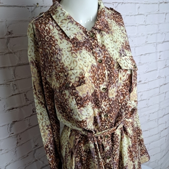 LOVESTICH Printed Belted Button  Down Dress‎ - Picture 3 of 11